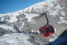 Die modernste Dreiseilbahn der Welt verbindet seit Dezember 2004 die Skigebiete Jochberg und Kitzbühl